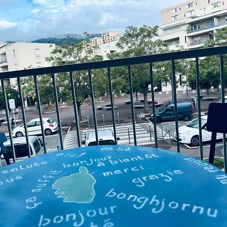 A La Decoration Originale 3 Lits Clim 2 Balcons Proche Centre Et Commerces Διαμέρισμα