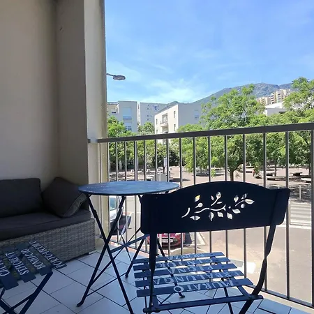 Διαμέρισμα A La Decoration Originale 3 Lits Clim 2 Balcons Proche Centre Et Commerces